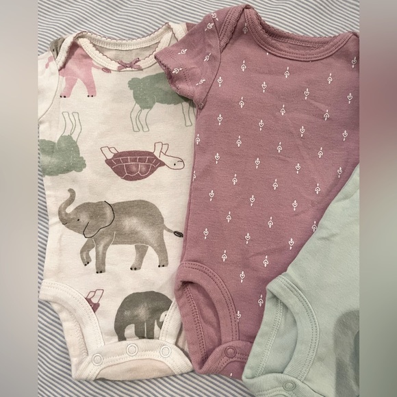 Bundle lot of 6 onesies/body suits size PREEMIE and NEWBORN - Picture 3 of 3